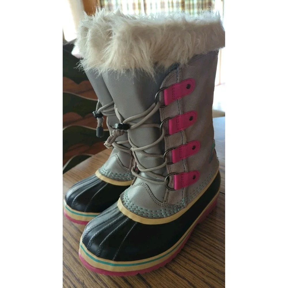 Girls Size 4 Sorel Gray Suede / Black Rubber Pink Calf Winter‎ Boots Faux Fur